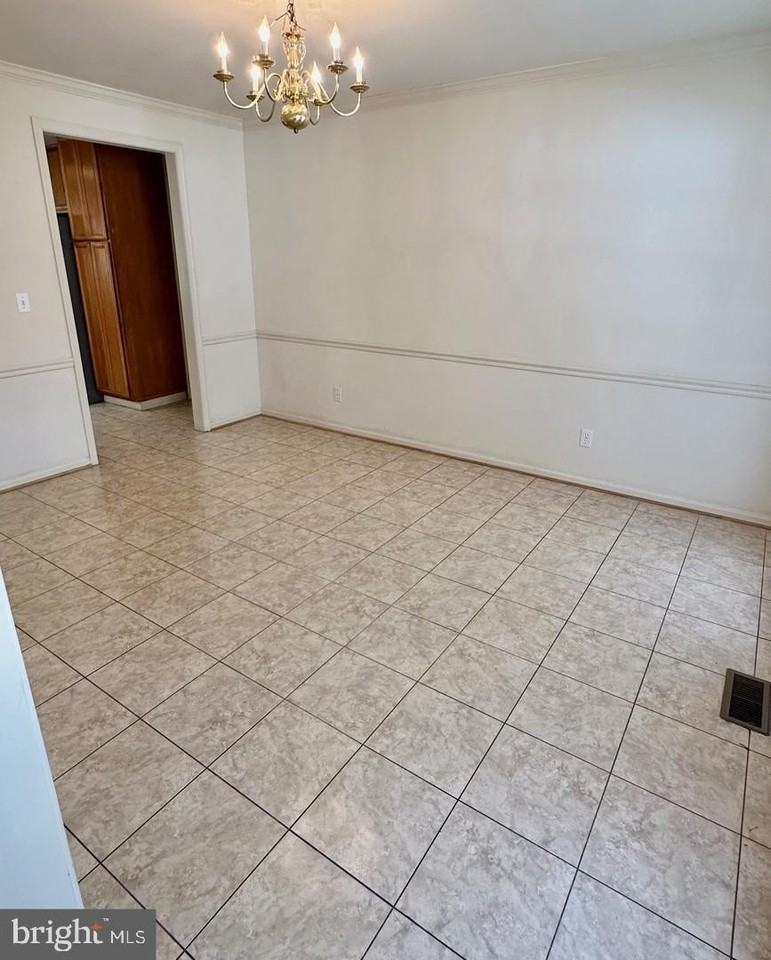3222 Titanic Dr - Photo 4 of 19