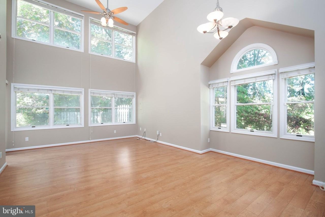 207 Southampton Ct - Photo 2 of 19