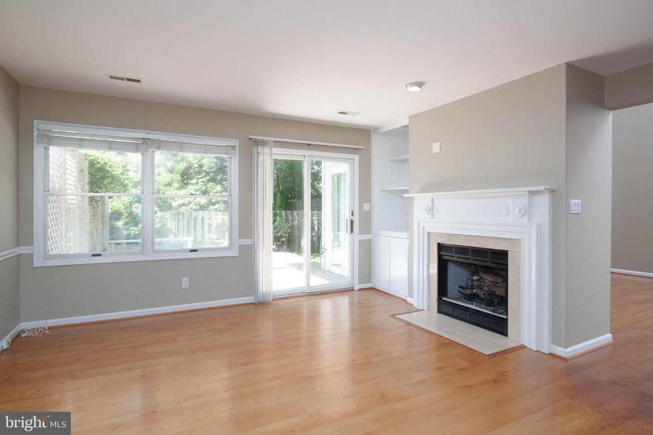 207 Southampton Ct - Photo 3 of 19