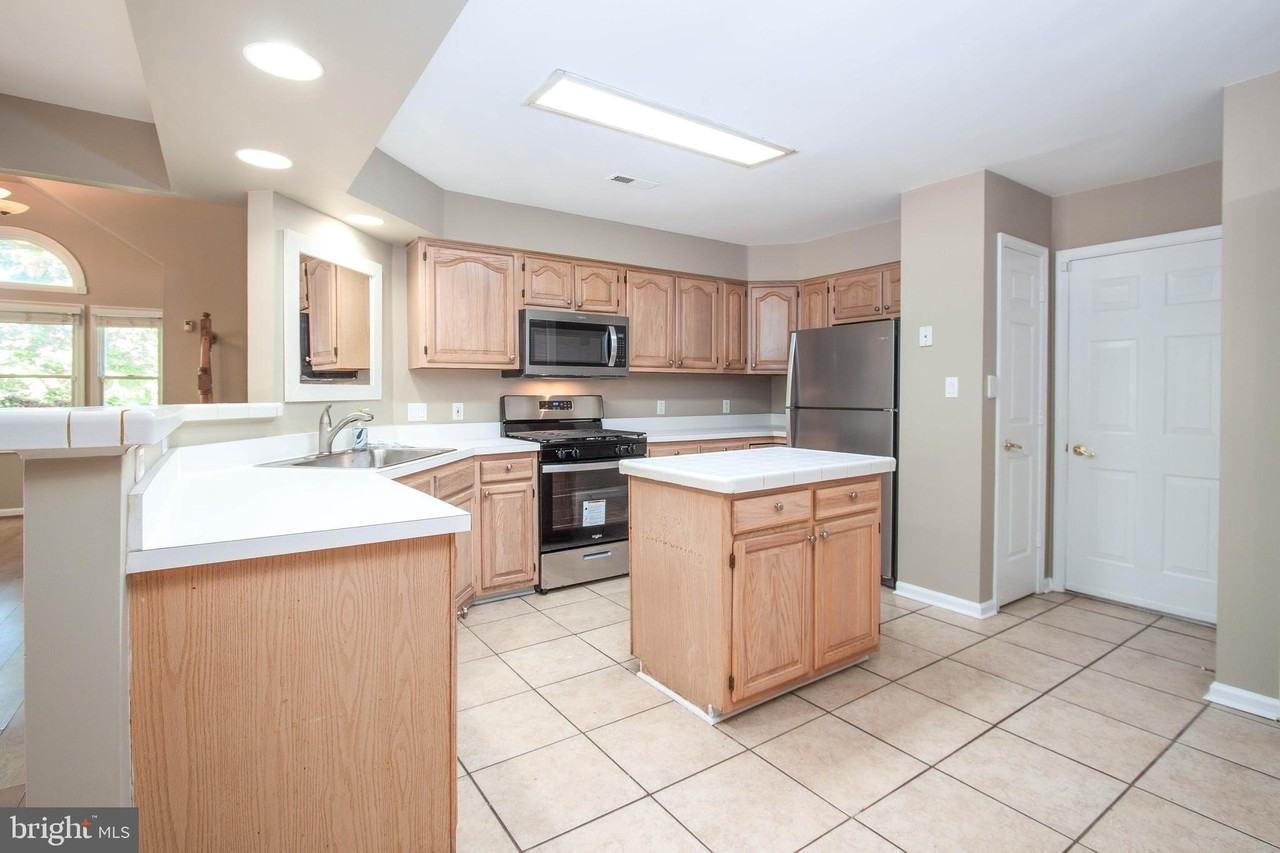 207 Southampton Ct - Photo 5 of 19