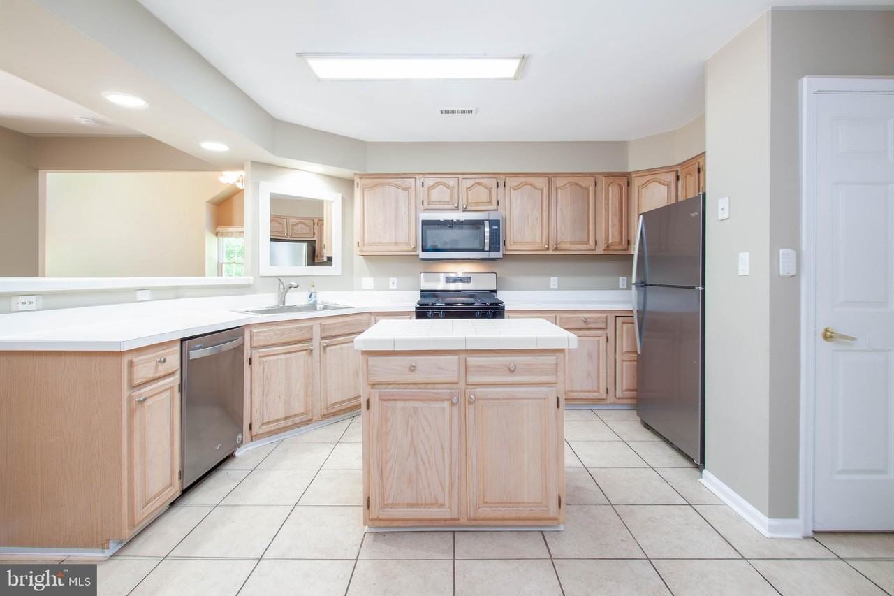 207 Southampton Ct - Photo 6 of 19