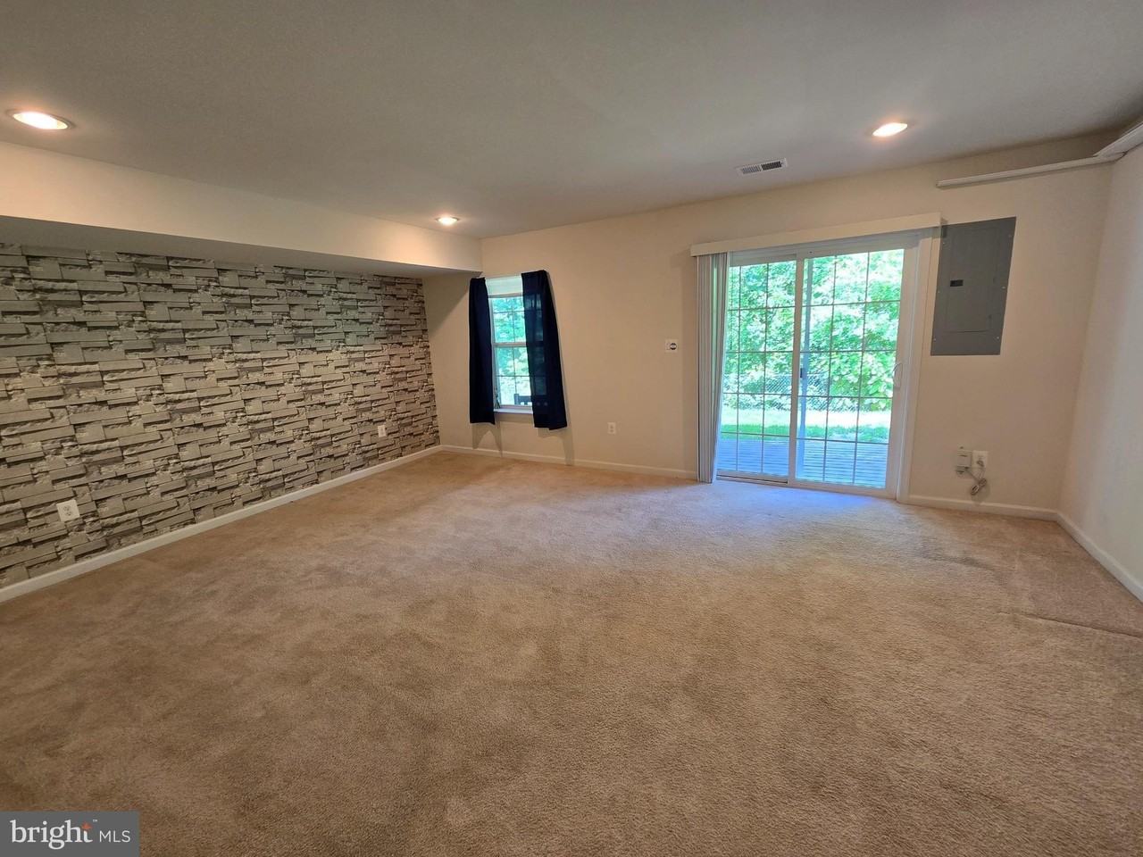 320 Tree Line Dr - Photo 4 of 20