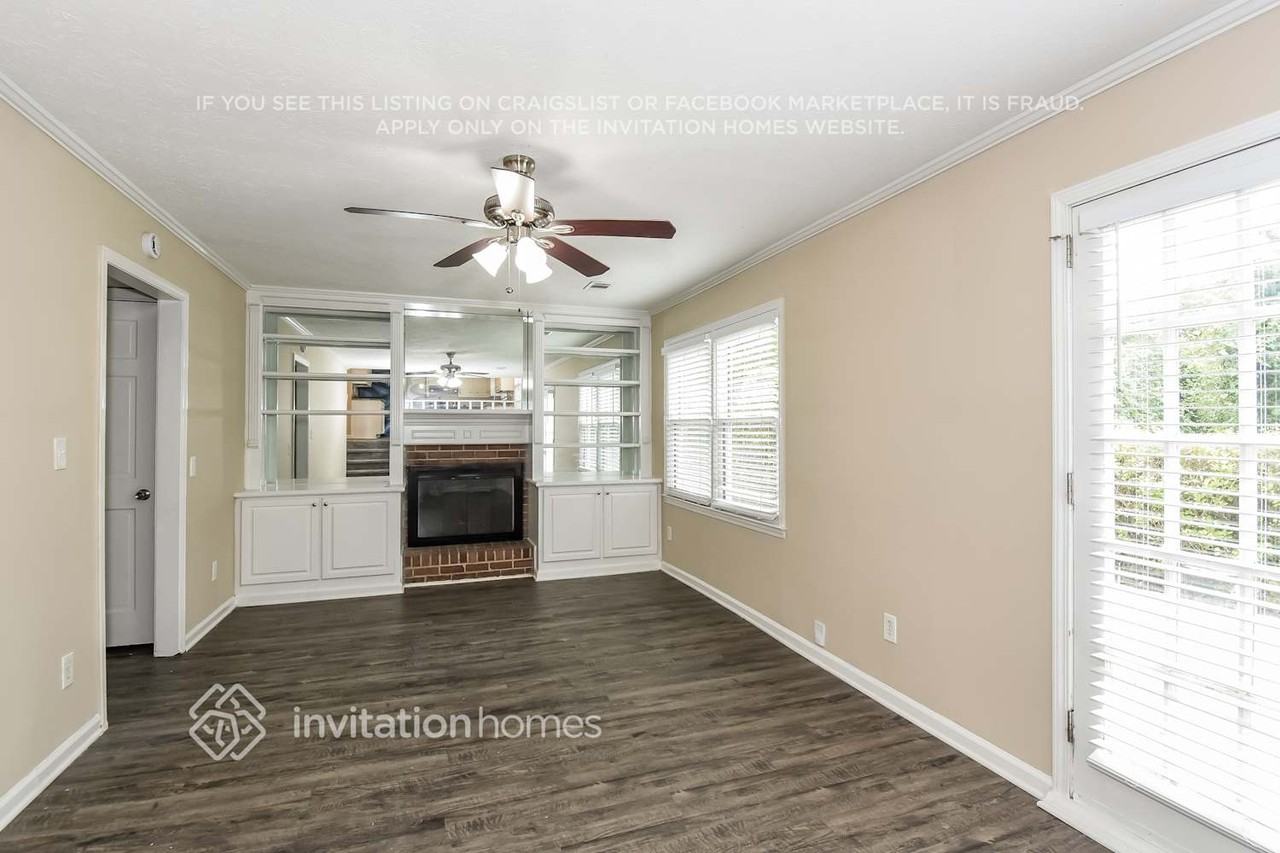 981 Flagg Way - Photo 4 of 18