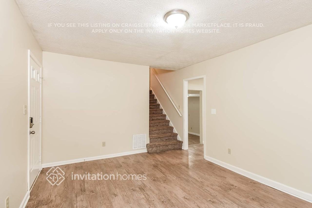 113 Stillwater Rd - Photo 4 of 18