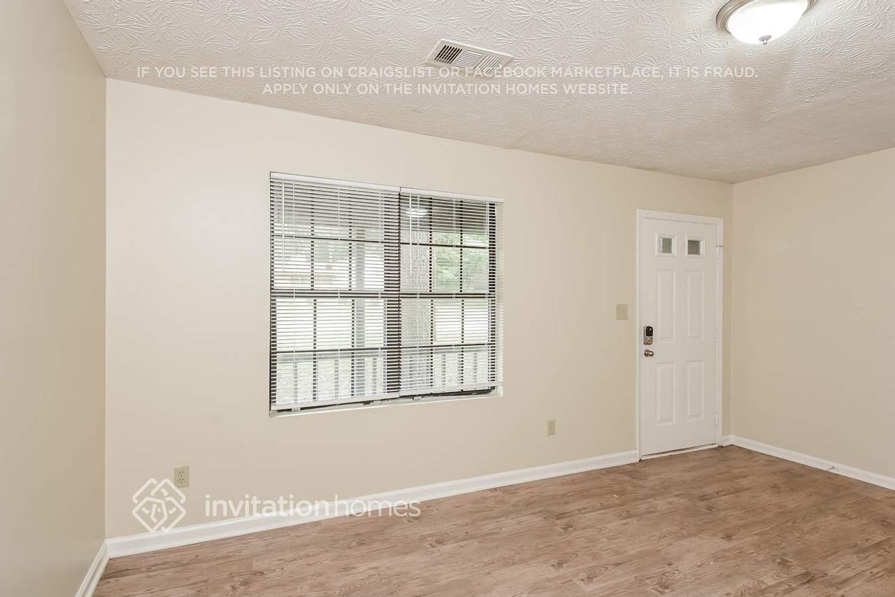 113 Stillwater Rd - Photo 5 of 18