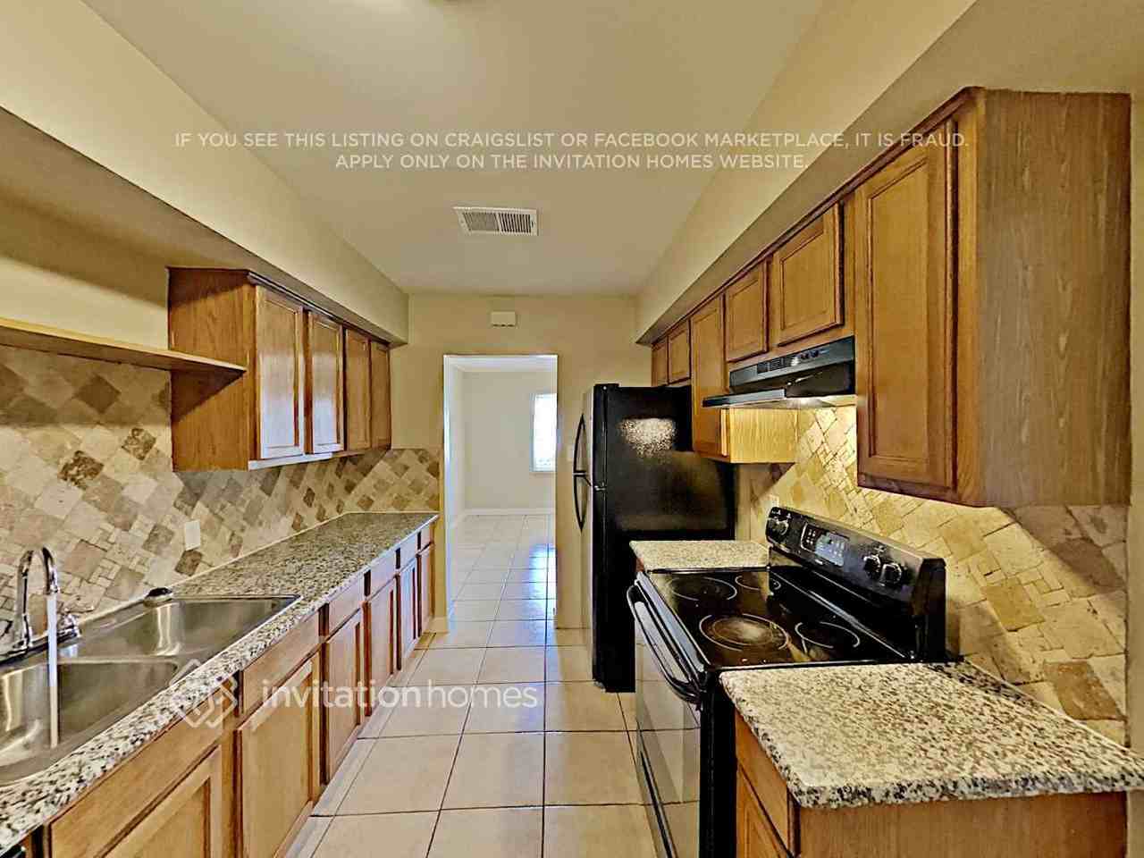 2747 N Greenfield Rd - Photo 7 of 15