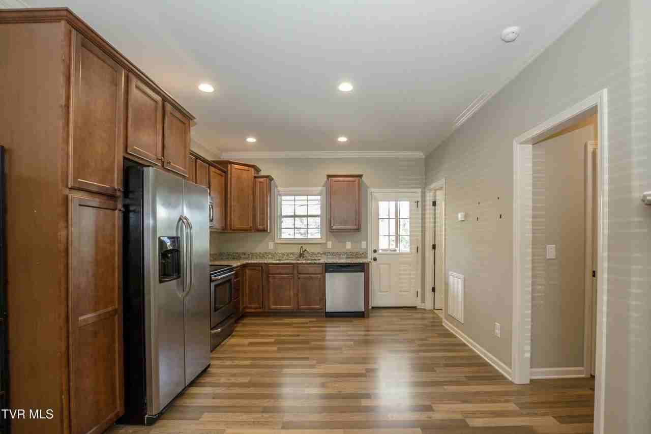 1900 Knob Creek Rd #402 - Photo 6 of 33