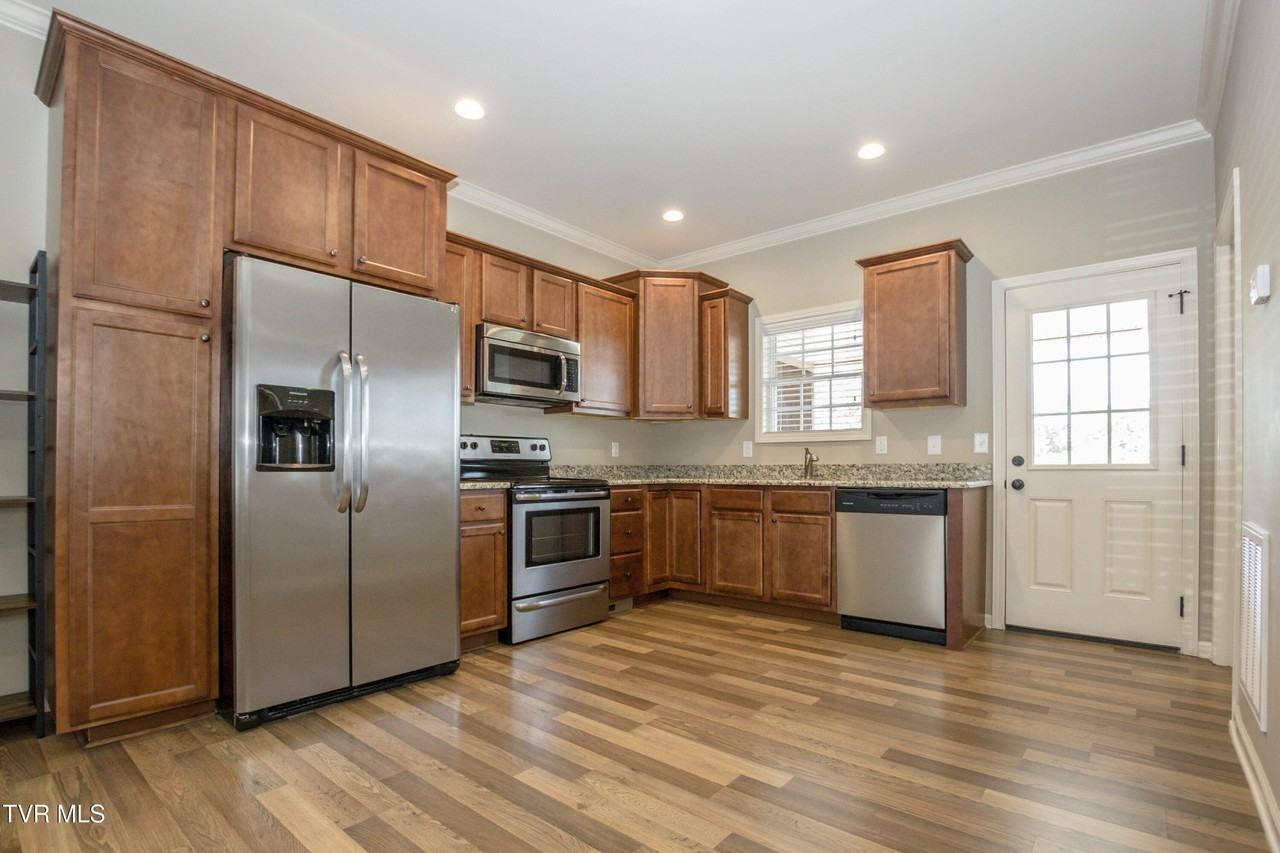 1900 Knob Creek Rd #402 - Photo 7 of 33
