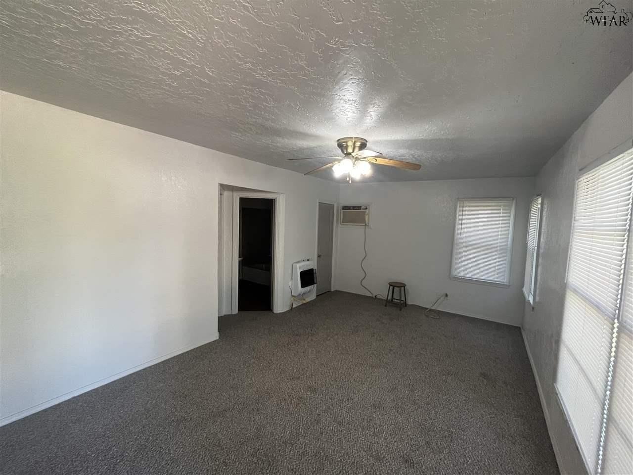 1111 N Beverly Dr - Photo 2 of 6
