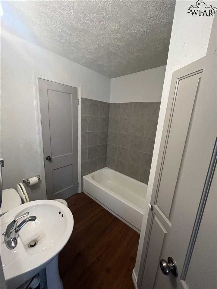 1111 N Beverly Dr - Photo 3 of 6