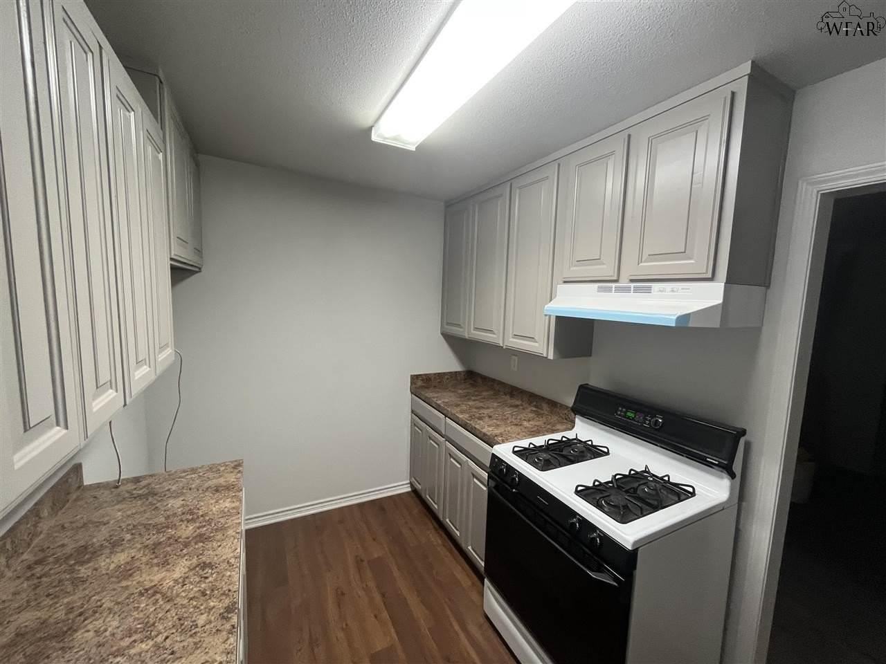 1111 N Beverly Dr - Photo 4 of 6