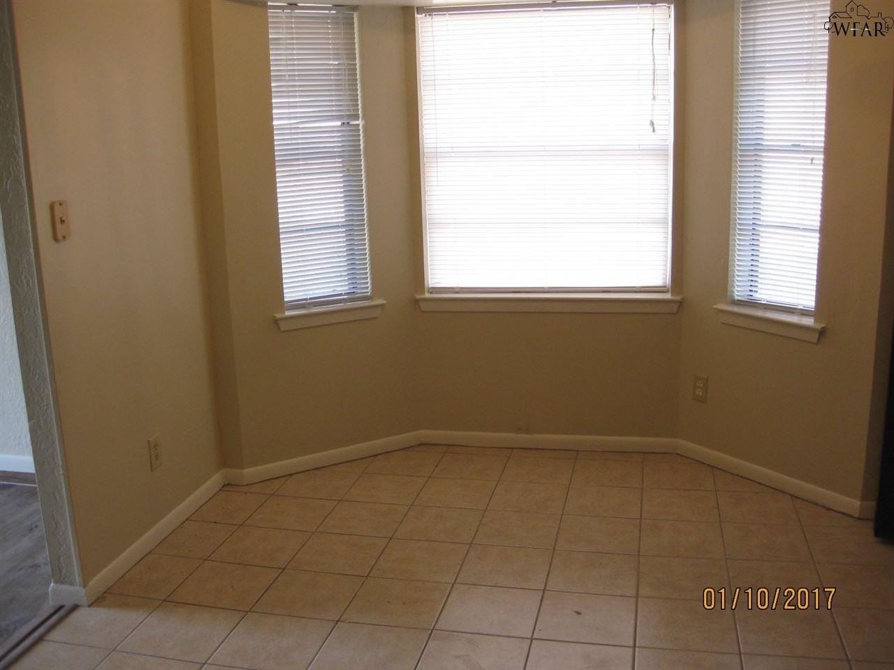 4714 Priscilla Ln - Photo 3 of 10
