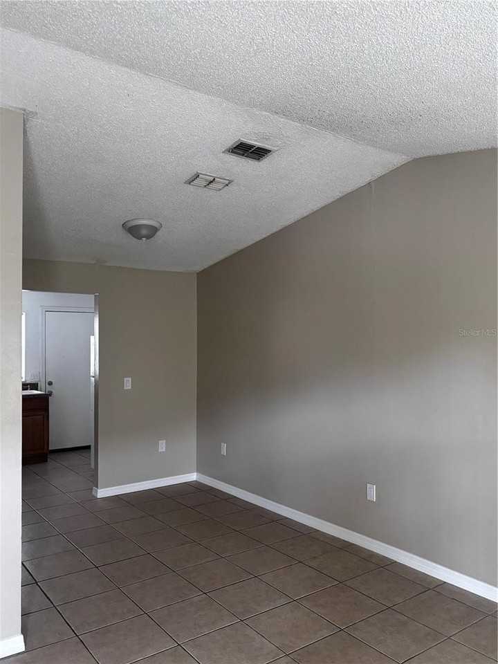 5529 La Salle Ct