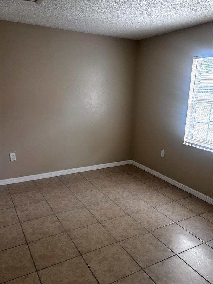 5529 La Salle Ct - Photo 3 of 5