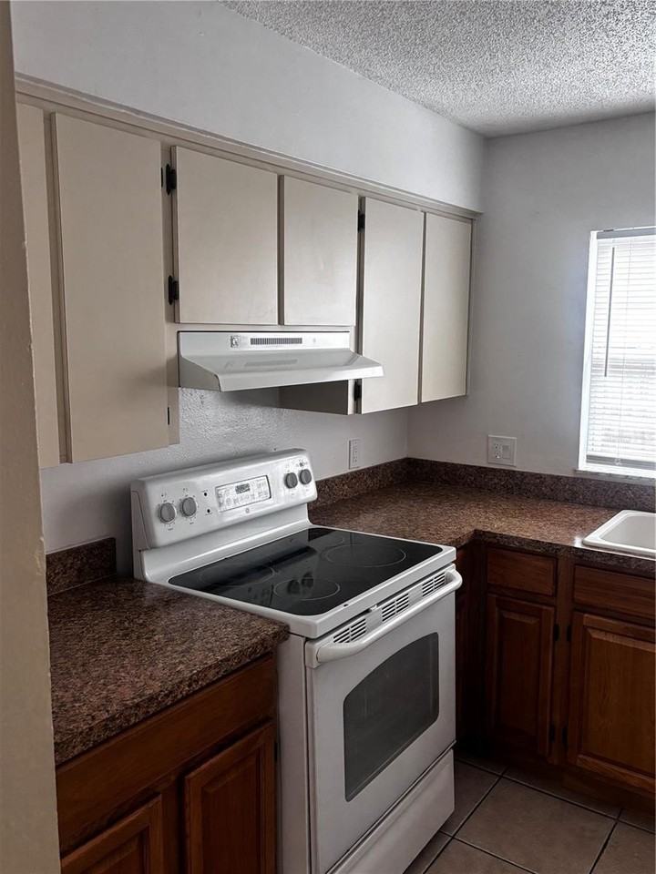 5529 La Salle Ct - Photo 5 of 5
