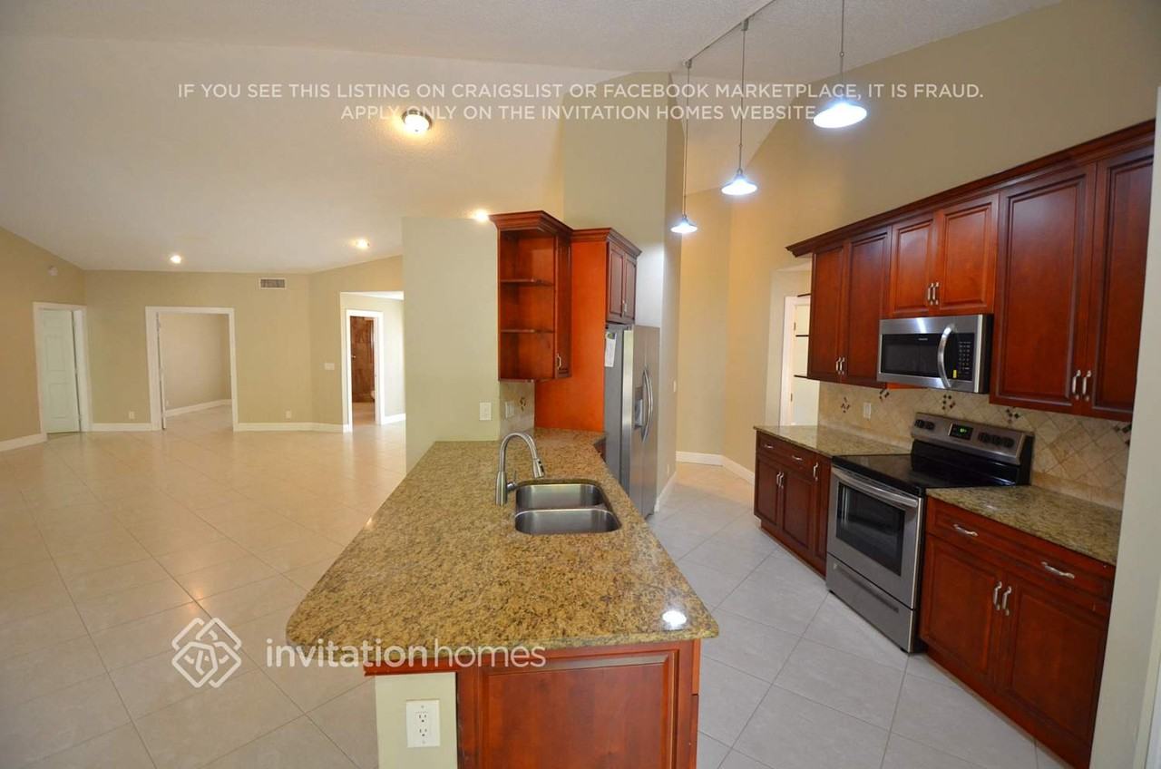5050 Nw 44th Ave - Photo 4 of 19