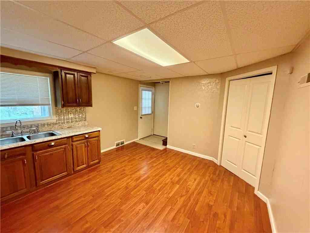 310 Liberty St - Photo 3 of 12