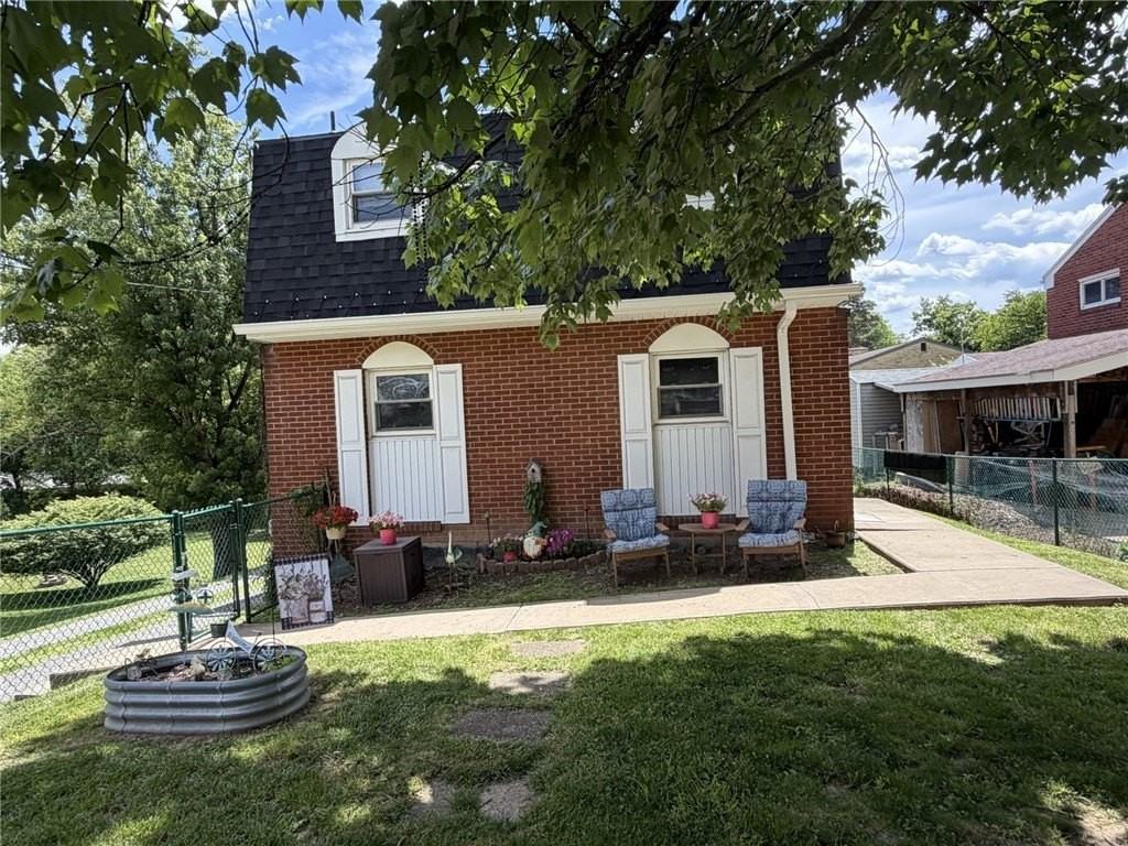 104 1st St - Photo 2 of 32