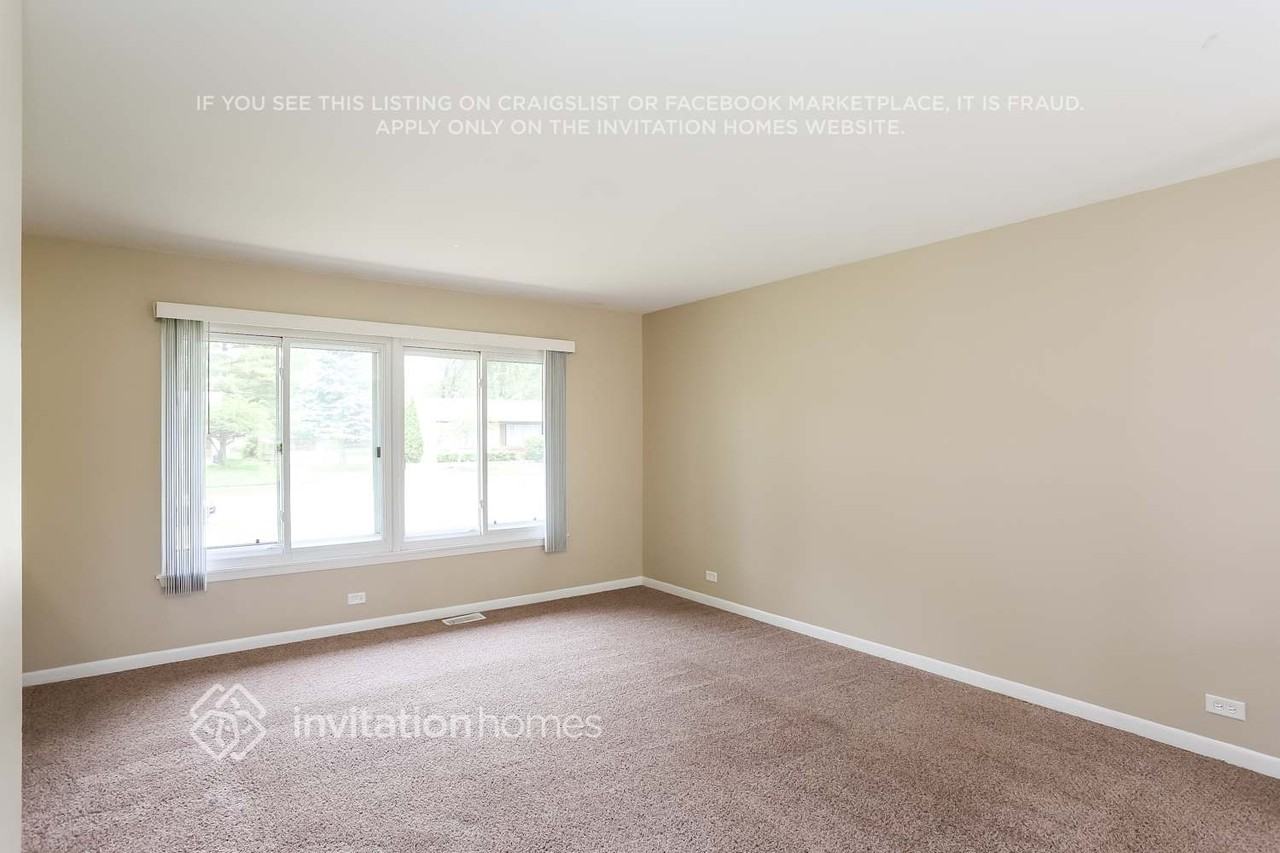 137 Shadywood Ln - Photo 4 of 20