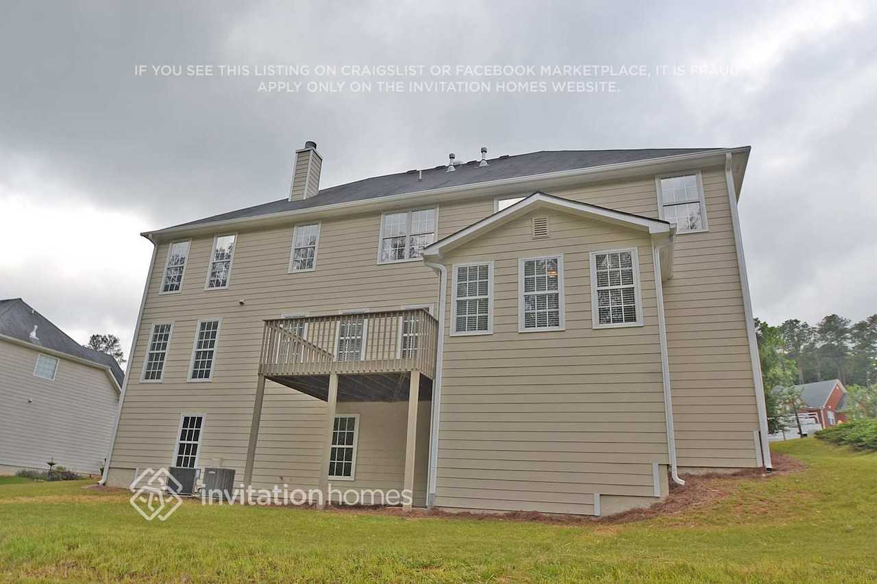6658 Point Of Woods Dr - Photo 4 of 5