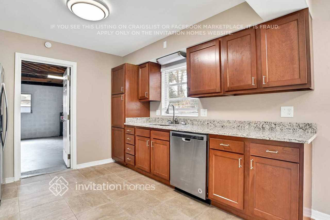 2800 Clearfield Ave - Photo 7 of 25