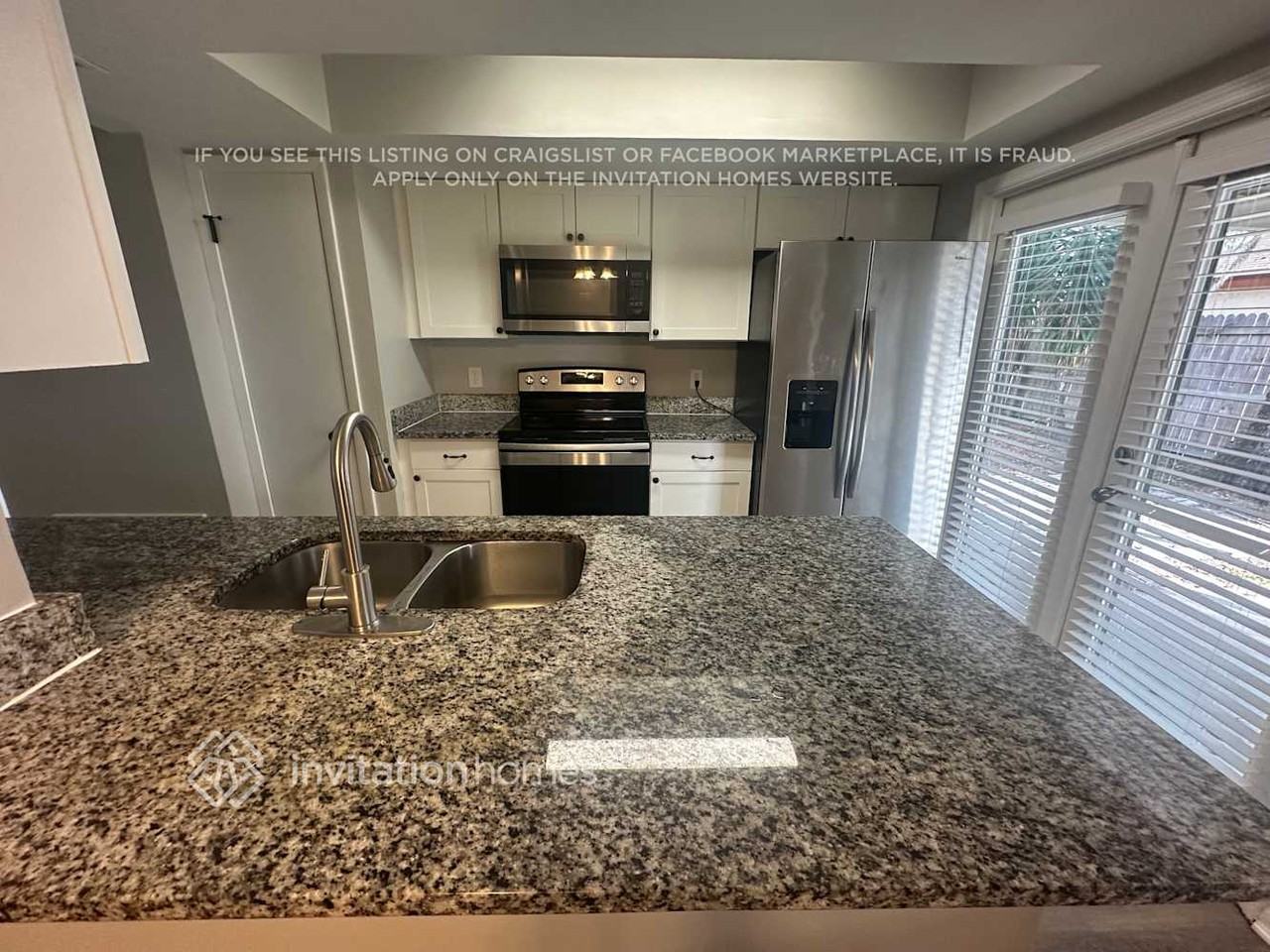 2447 Atrium Cir - Photo 4 of 14