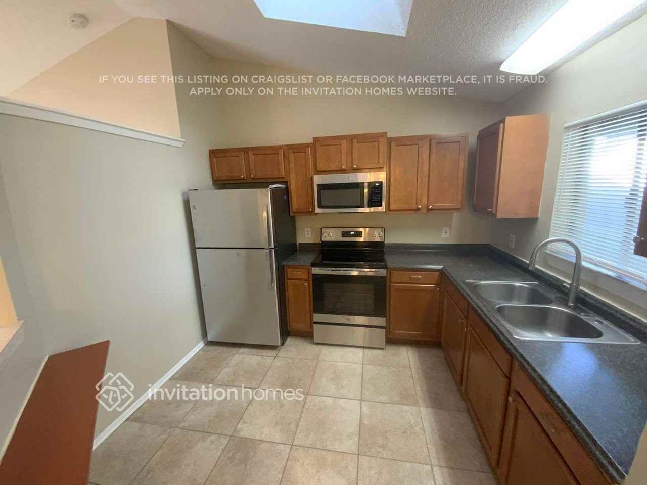 1331 Medina Ave Nw - Photo 4 of 11