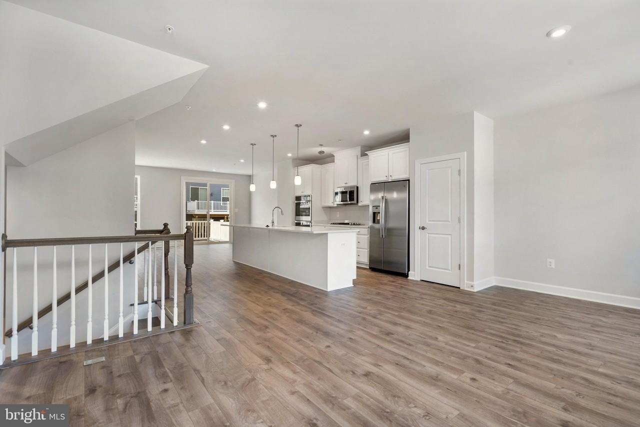 2139 Otter Creek Cir - Photo 4 of 38