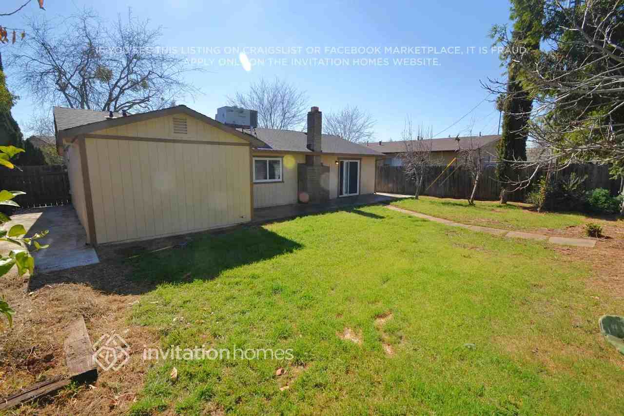 10207 Ellenwood Ave - Photo 3 of 5