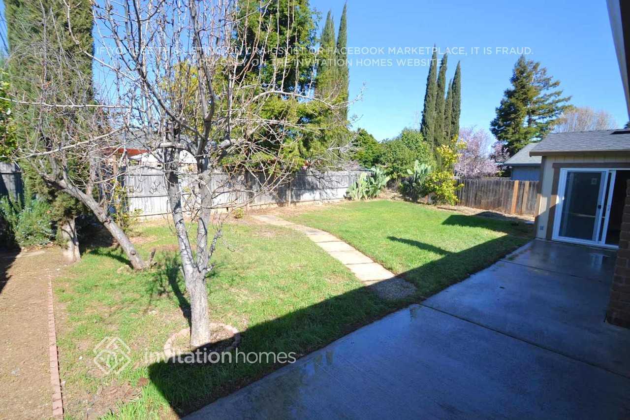 10207 Ellenwood Ave - Photo 4 of 5