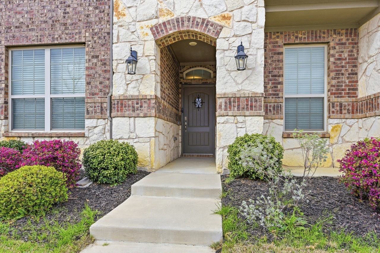2261 Obsidian Dr - Photo 3 of 36