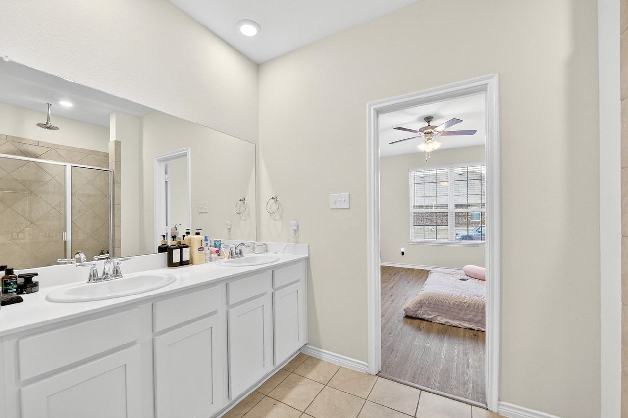 2261 Obsidian Dr - Photo 5 of 36