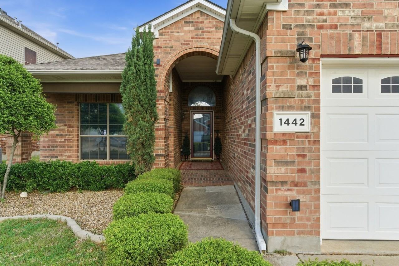 1442 Furlong Ct - Photo 3 of 33