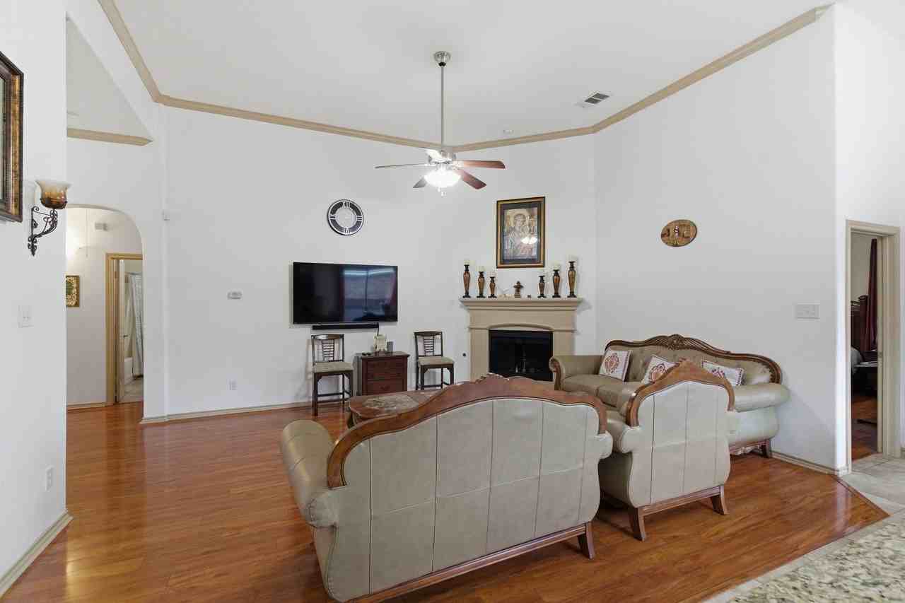 1442 Furlong Ct - Photo 7 of 33