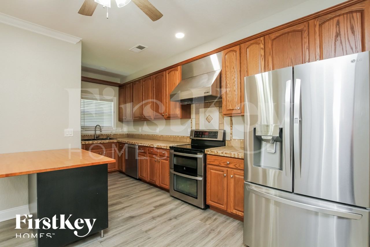 6205 Robert St - Photo 4 of 15