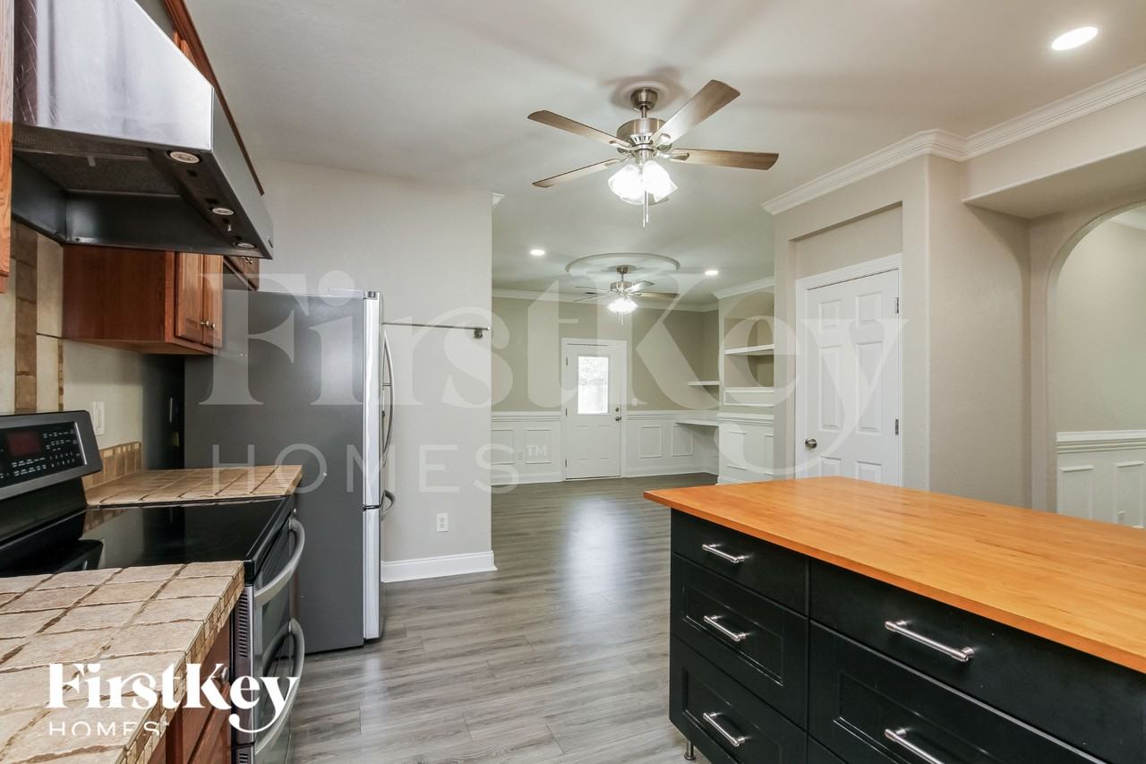 6205 Robert St - Photo 6 of 15