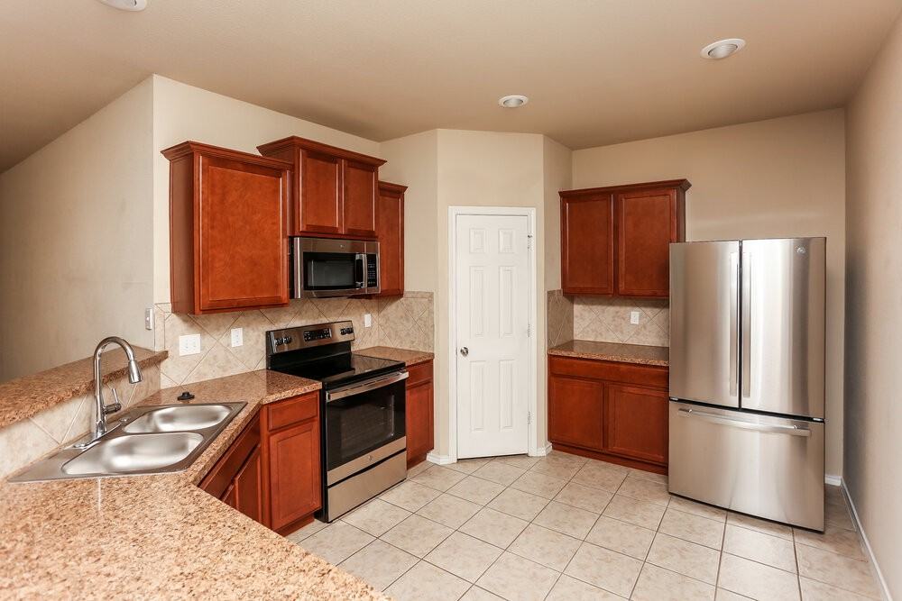 10973 Caldwell Ln - Photo 5 of 16