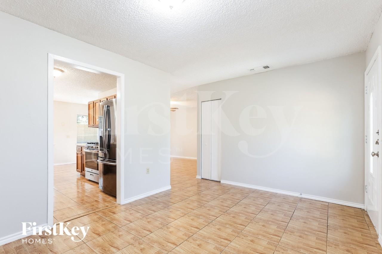 10232 Flatland Trl - Photo 3 of 15