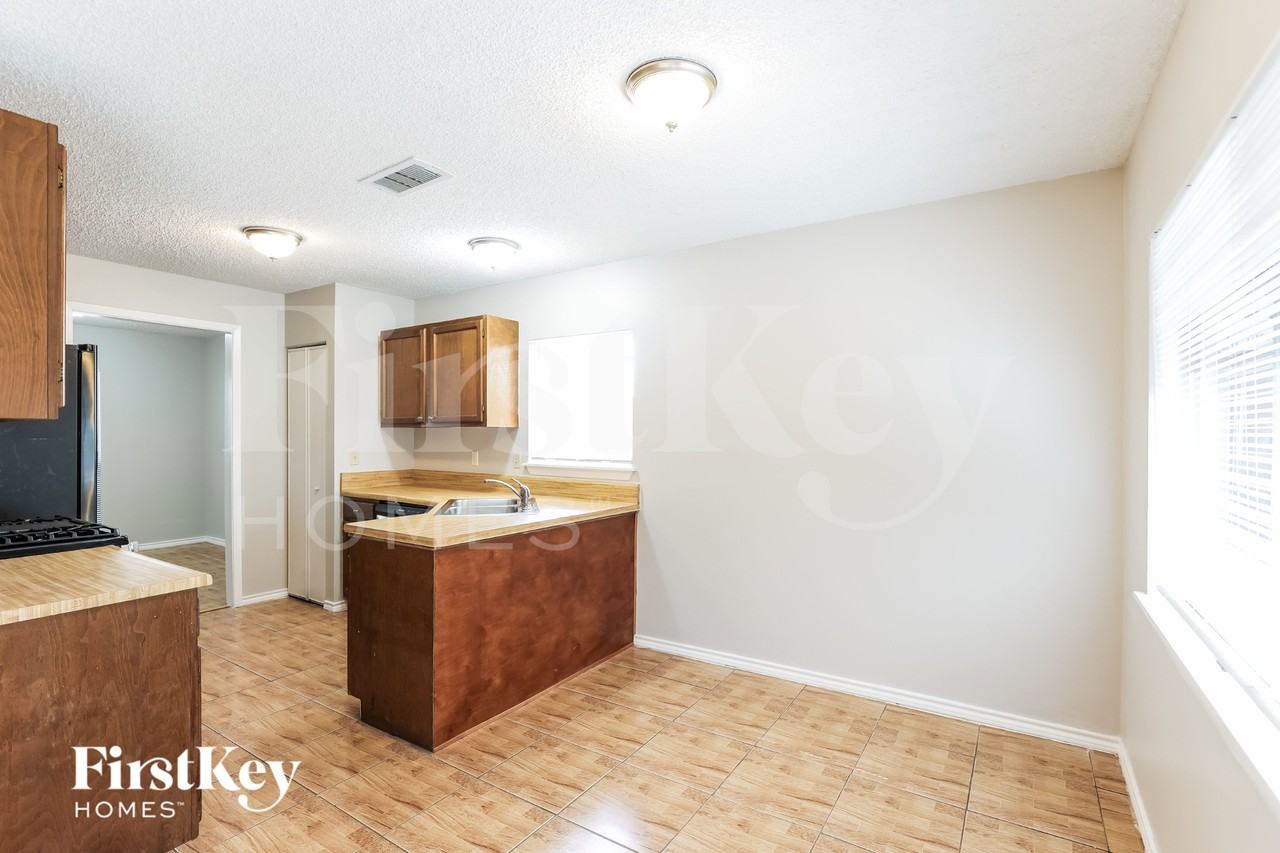 10232 Flatland Trl - Photo 6 of 15