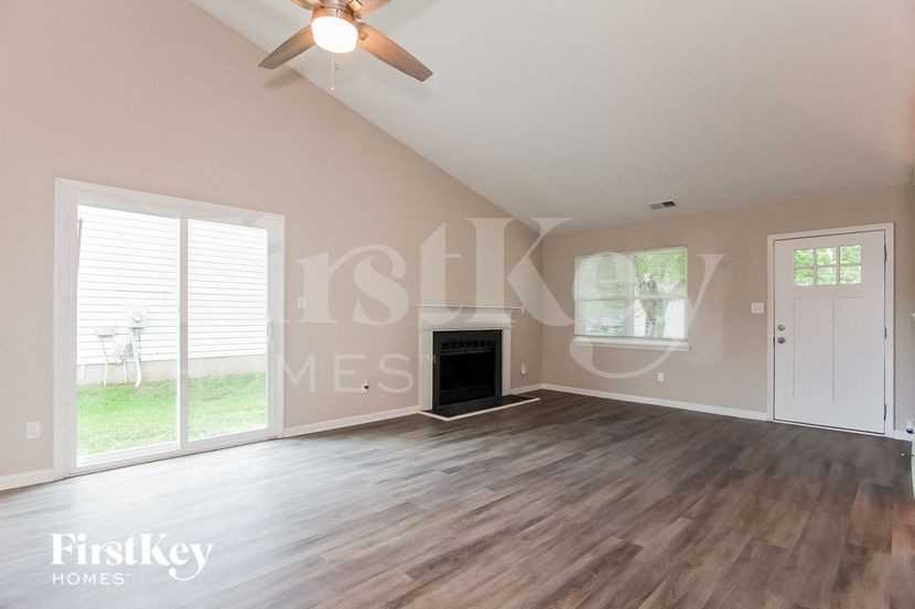 1320 Eagles Landing Dr - Photo 2 of 15