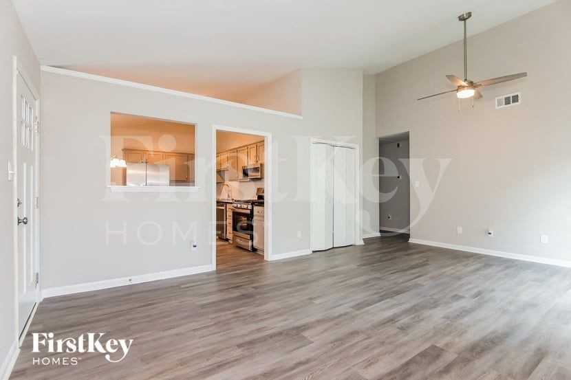 1320 Eagles Landing Dr - Photo 4 of 15