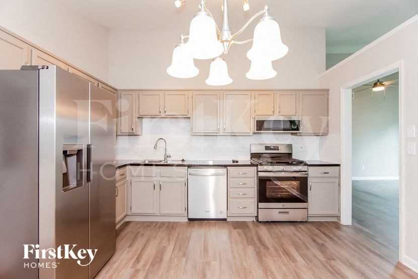 1320 Eagles Landing Dr - Photo 6 of 15