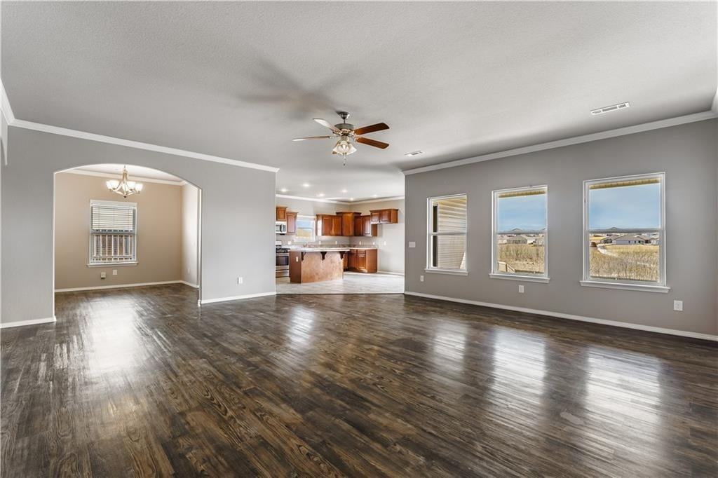 413 Driftwood St - Photo 2 of 24
