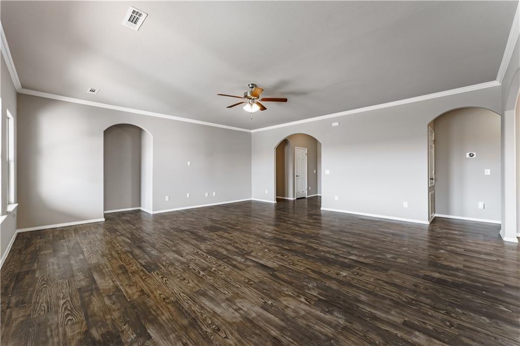 413 Driftwood St - Photo 3 of 24