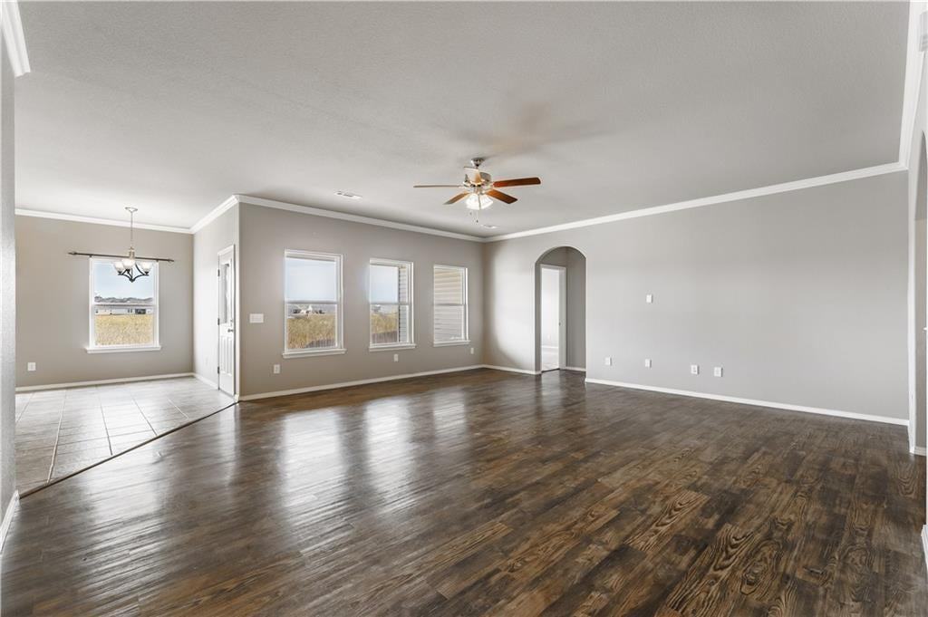 413 Driftwood St - Photo 4 of 24