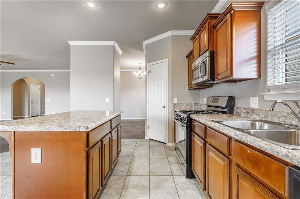 413 Driftwood St - Photo 7 of 24