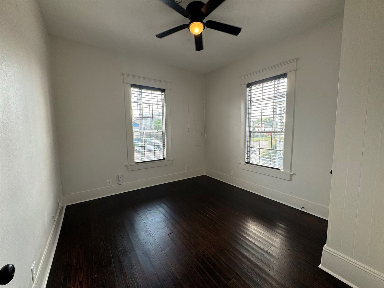 805 8th St - Photo 5 of 9