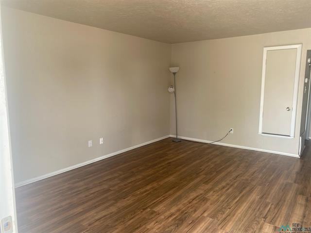 906 Bullock Ct - Photo 2 of 7