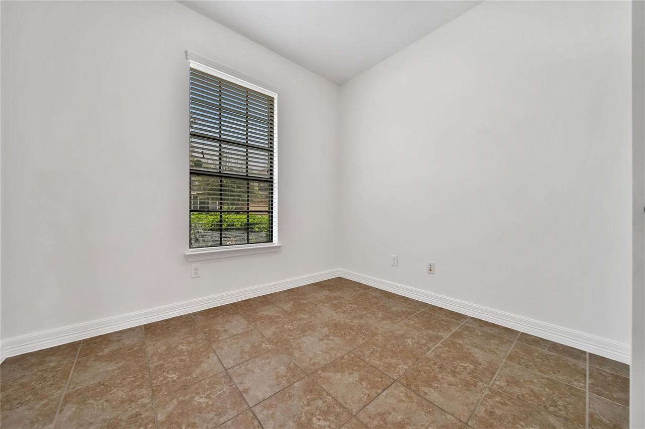 711 Aulia Ln - Photo 6 of 25