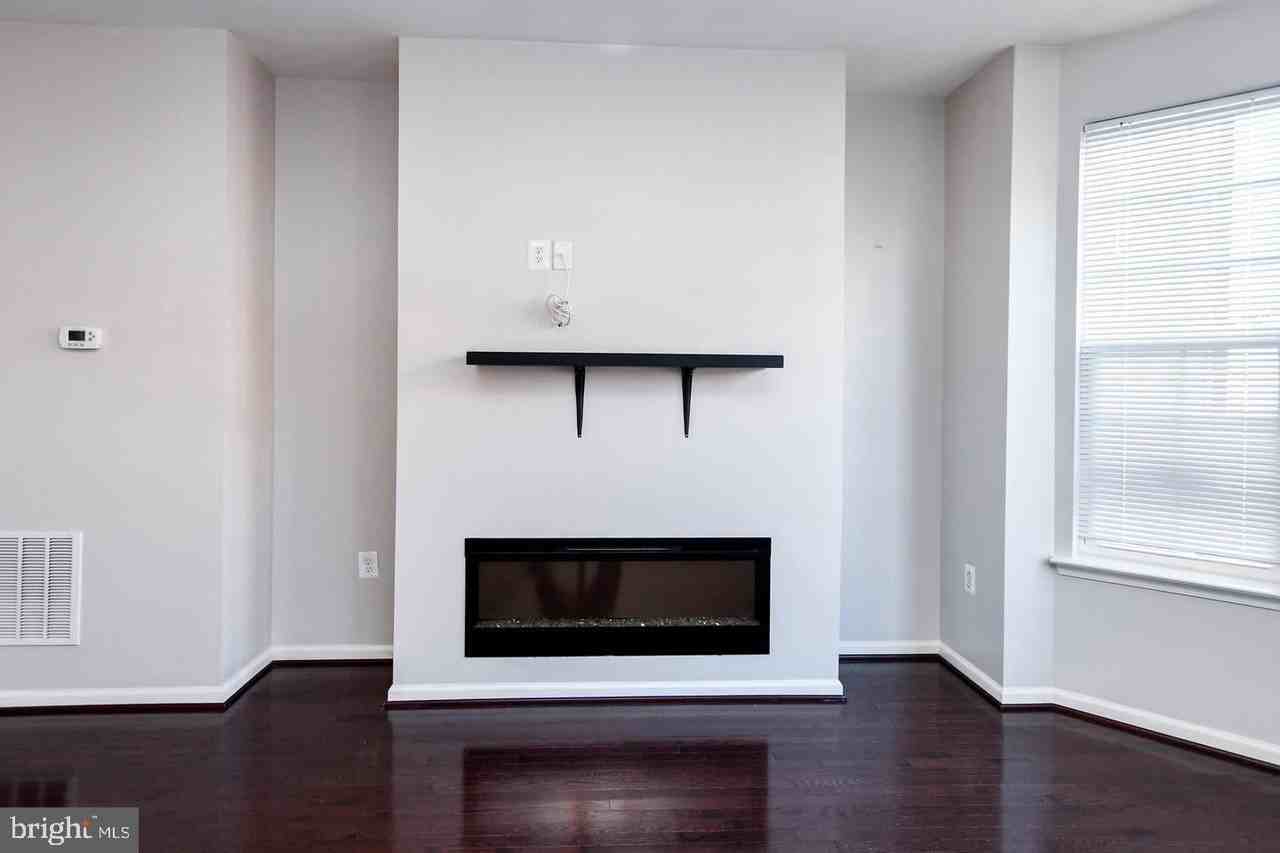 9553 Weshurst Ln - Photo 5 of 11